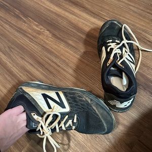 Metal softball/baseball cleats